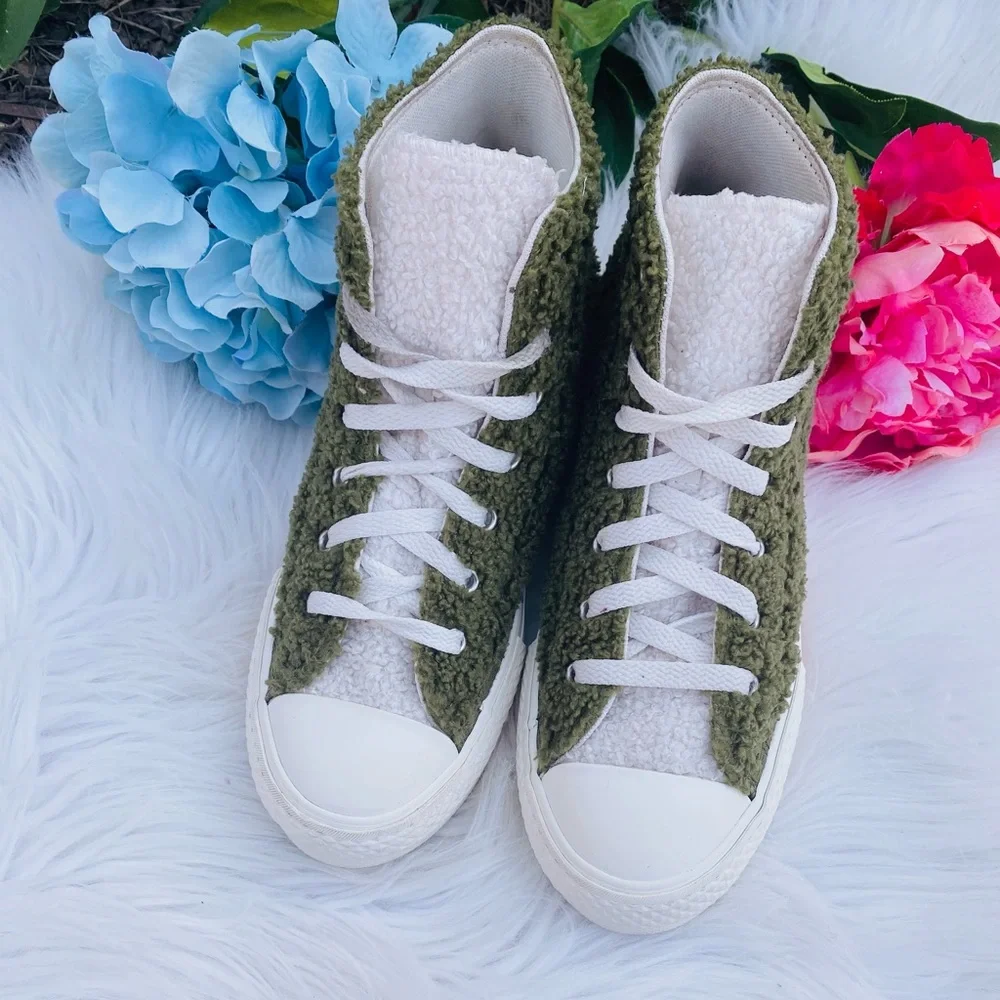 Youth Converse Sherpa Platform Sneakers - Picture 2 of 7